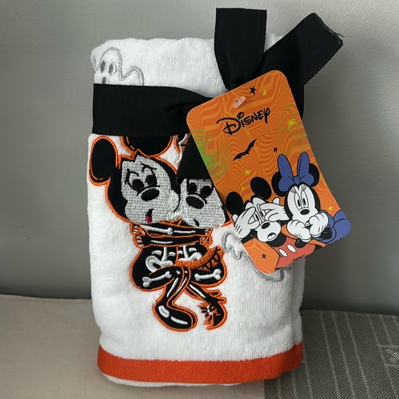 Disney Other - NWT Disney Mickey and Minnie embroidered hand towels